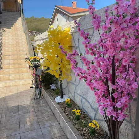 Apartment On The Way *