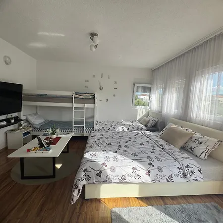 Apartman On The Way *